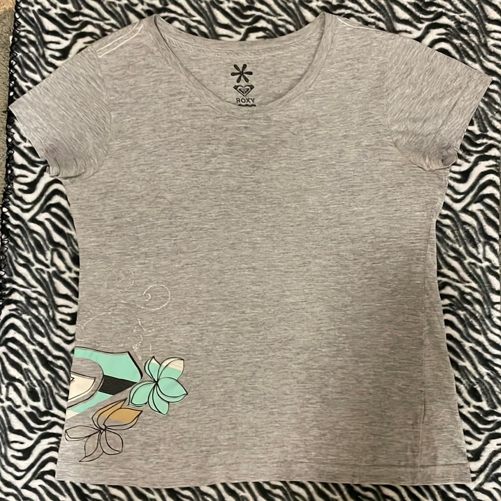 Vintage ROXY short sleeved shirt. Half logo pattern on front, half on back.